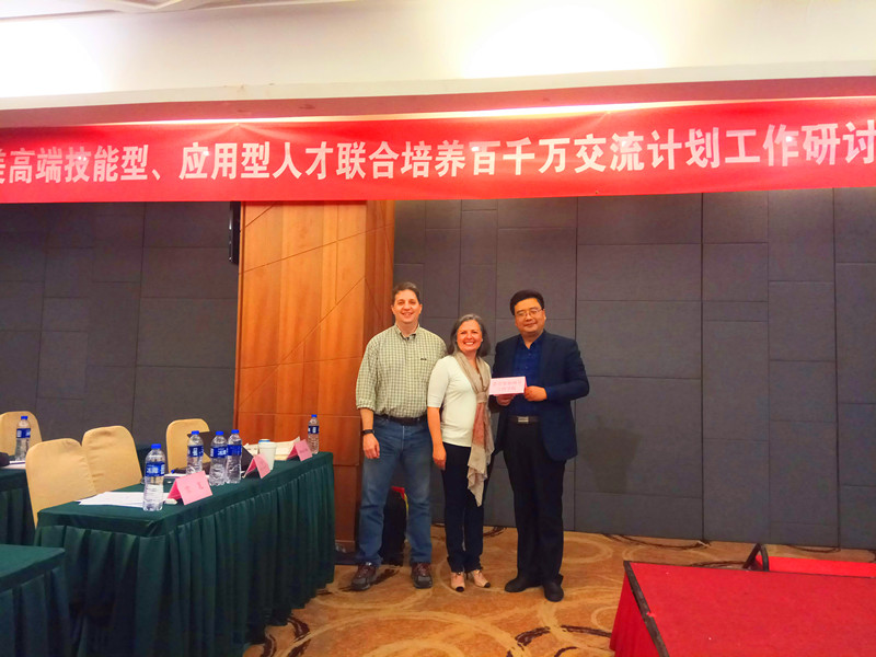 Ms. Dana Nichols, VP Academic Affairs, Chattanooga State Community College, USA, discussed cooperation with Mr. Qin Jingjun,SXPI International Office