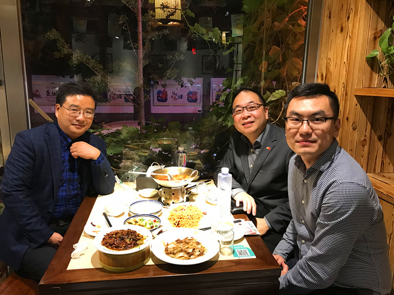 A working dinner was held between Mr. Qin Jingjun and Mr. Eddy Lau, Director of International Education Office, Red River College, Canada in Beijing